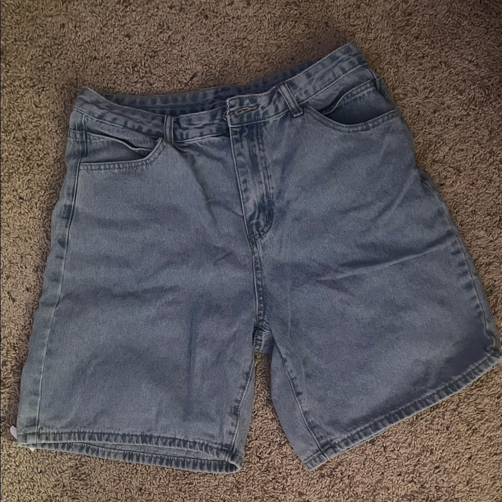 women’s medium wash jean shorts